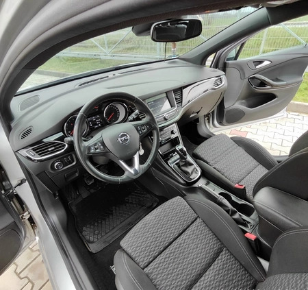 Opel Astra cena 47000 przebieg: 162900, rok produkcji 2019 z Biała małe 56